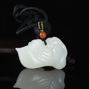籽料和田白玉鹅如意吊坠