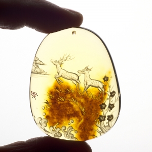 墨西哥蓝珀梅花鹿吊坠