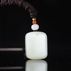 籽料和田白玉无事牌吊坠