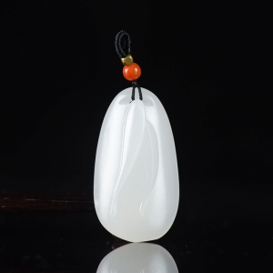 籽料和田白玉节节高吊坠