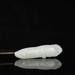 籽料和田白玉金龙鱼吊坠