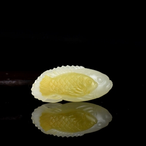 籽料和田白玉年年有余吊坠