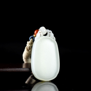 籽料和田白玉无事牌吊坠