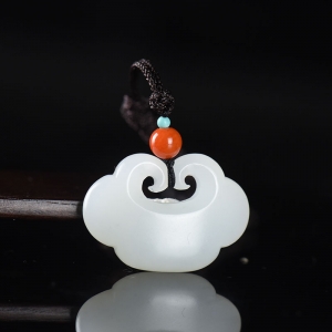 籽料和田白玉如意平安锁吊坠