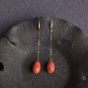 18KMOMO珊瑚水滴耳环