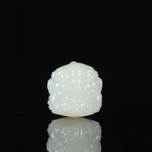 籽料和田白玉貔貅吊坠