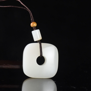 籽料和田白玉平安扣吊坠