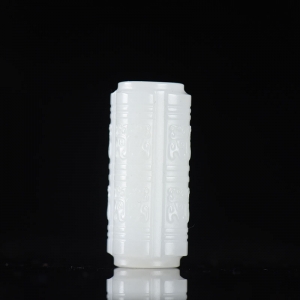 籽料和田白玉守护玉琮吊坠