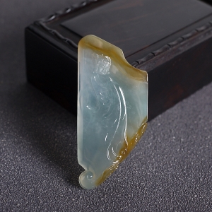糯冰种俏色翡翠观音吊坠