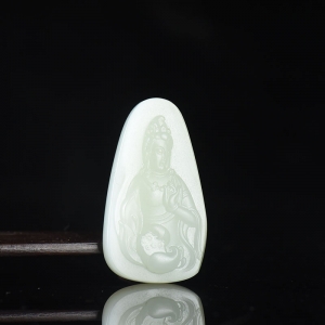 籽料和田白玉观音吊坠