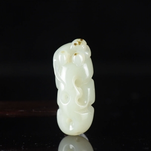 籽料和田白玉猴子吊坠