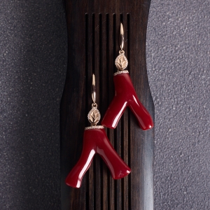 18K阿卡牛血红珊瑚树枝耳环
