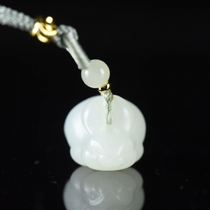 籽料和田白玉玉兔吊坠