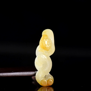 籽料和田白玉蛇吊坠