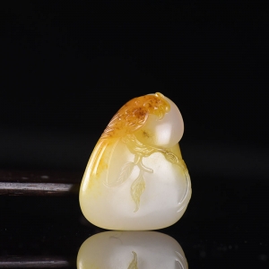 籽料和田白玉喜上眉梢吊坠