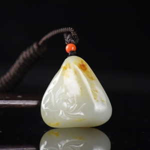 籽料和田白玉荷花吊坠