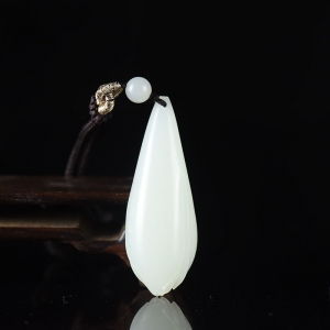 籽料和田白玉玉兰花吊坠