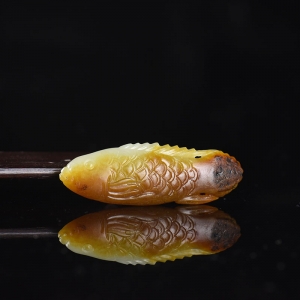 籽料和田玉年年有余吊坠