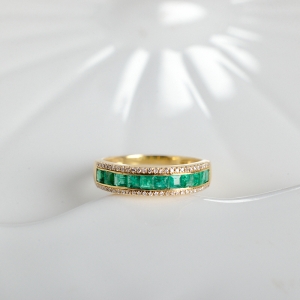 18K鲜绿祖母绿戒指