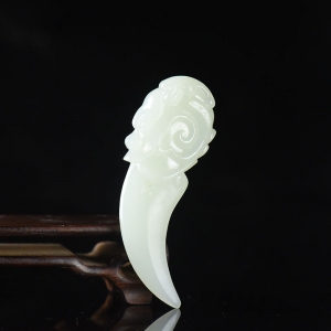 籽料和田白玉龙牙吊坠