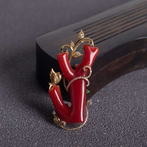 18K阿卡牛血红珊瑚树枝吊坠