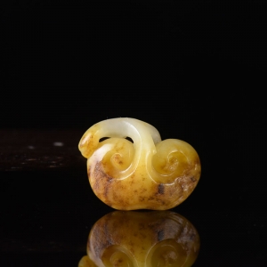 籽料和田玉黄沁如意吊坠