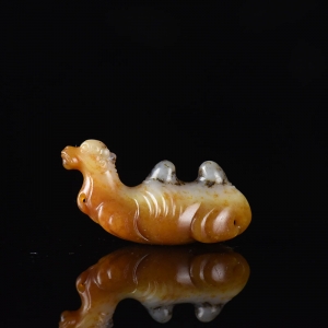 籽料和田玉黄沁骆驼吊坠