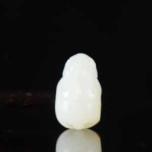 籽料和田白玉兔子吊坠