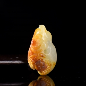 籽料和田玉时来运转吊坠