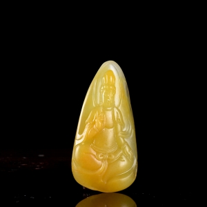 籽料和田玉黄沁观音吊坠