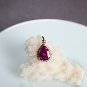 18K玫红碧玺水滴吊坠