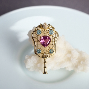 18K玫红碧玺芭蕉扇吊坠