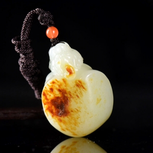 籽料和田白玉龙龟吊坠