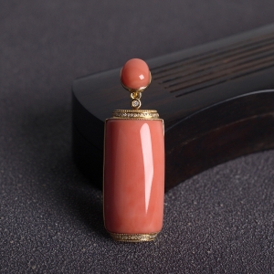 18KMOMO珊瑚方形吊坠