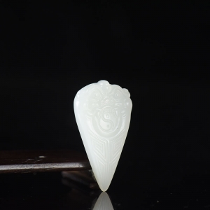 籽料和田白玉仿古吊坠