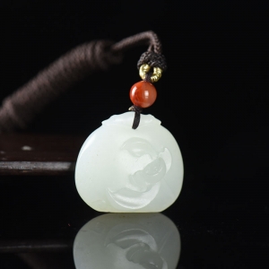 籽料和田白玉荷花锁吊坠