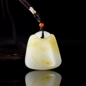 籽料和田白玉平安锁吊坠