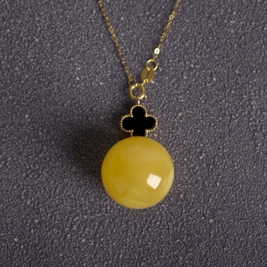 18K白花蜜蜡圆珠吊坠