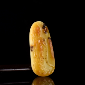 籽料和田玉黄沁观音吊坠