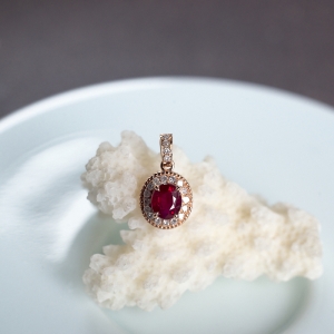 18K鸽血红红宝石吊坠