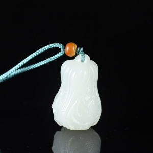 籽料和田白玉百财吊坠
