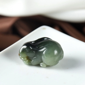 籽料和田青玉兔子吊坠
