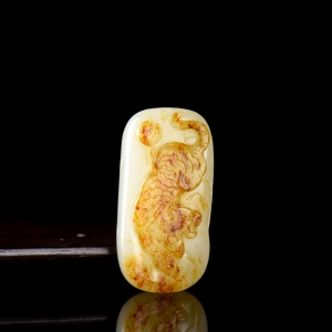 籽料和田白玉老虎吊坠