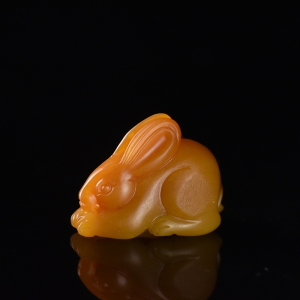 籽料和田玉黄沁兔子吊坠