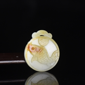 籽料和田白玉鲤鱼吊坠