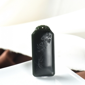 山料和田青玉弄影吊坠