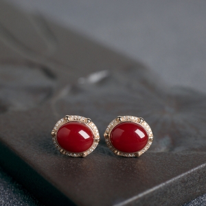 18K阿卡牛血红珊瑚耳钉