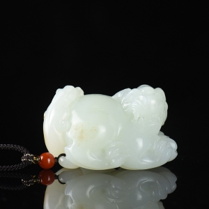 籽料和田白玉带子上朝吊坠