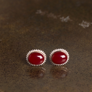 18K阿卡牛血红珊瑚耳钉