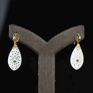 18K籽料和田白玉仿古花片耳坠